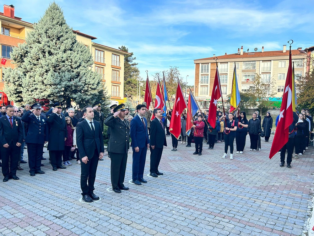 Türkiye Cumhuriyetinin Kurucusu Ulu Önder Gazi Mustafa Kemal Atatürk’ün Vefatının 86. Yılı Nedeniyle Çelenk Sunma Töreni Gerçekleştirildi.