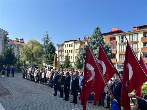 30 Ağustos Zafer Bayramımızın 102. Yıl Dönümü İlçemizde Çeşitli Etkinliklerle Kutlandı.